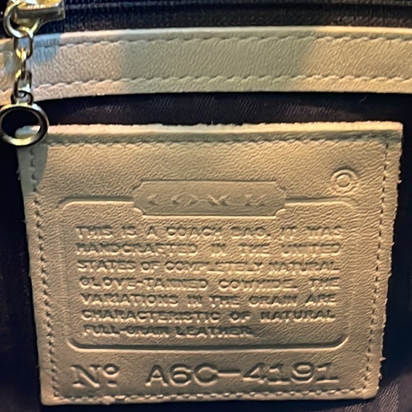 Coach Vintage Classic Legacy #4191 Soft Kelly Crossbody - Picture 16 of 16